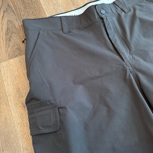 Orvis Shorts. Men’s size 36. Black. - Picture 3 of 9